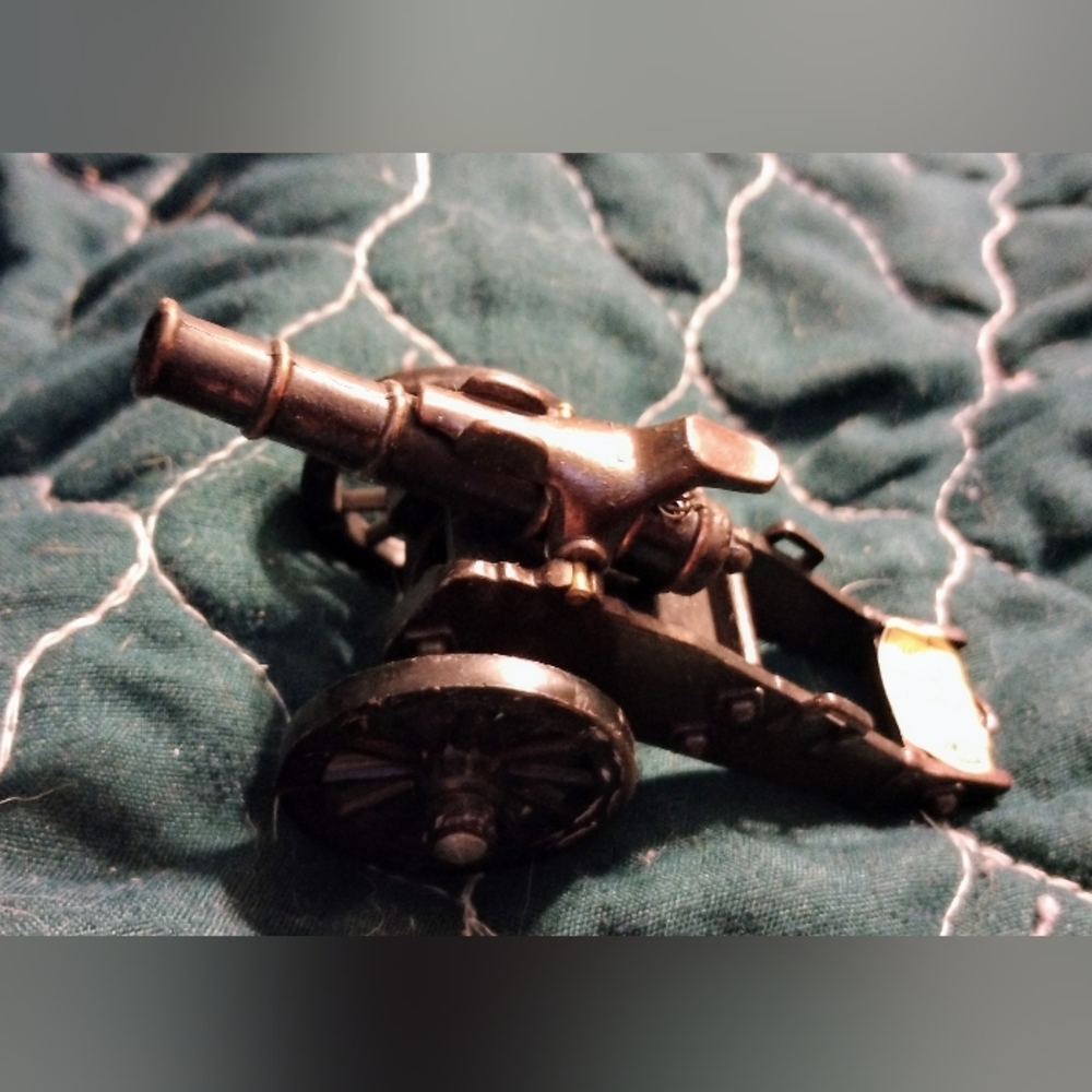 Vintage Play Me Diecast Cannon Pencil Sharpener      1/24